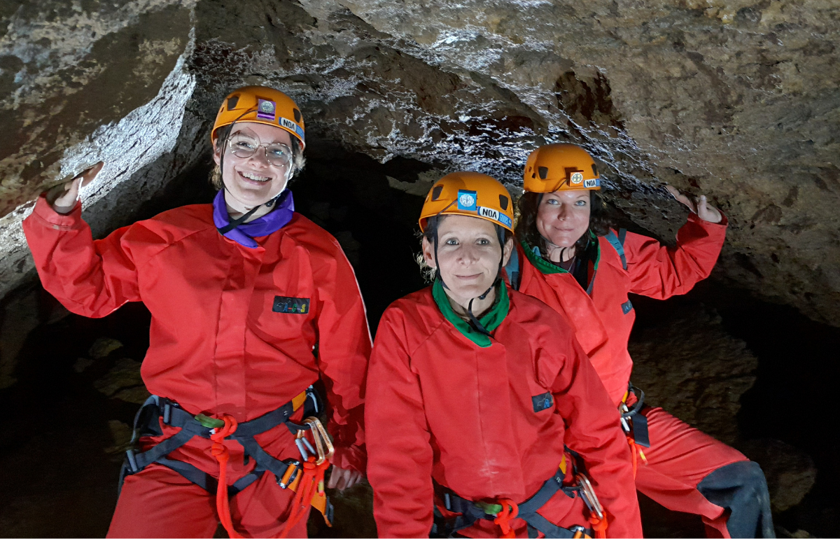 Sortie spéléologie dans le Jura pendant l'été dans une grotte naturellement fraîche